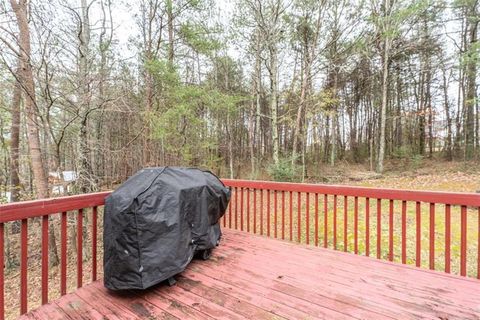 A home in Adairsville