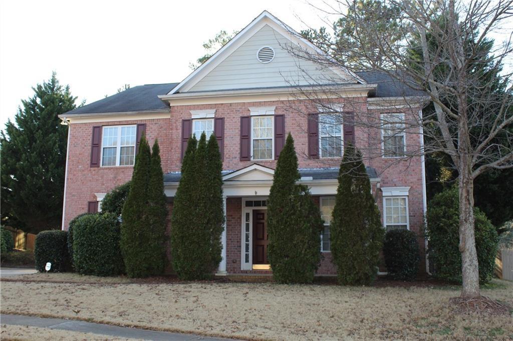 JOHN WIELAND 3-CAR GARAGE HOME W/4BDRMS & 3.5 BATHS & HUGE BONUS AREA UPSTAIRS IS PERFECT FOR A MEDIA RM. MAIN LVL FEATURES: LIV/DINING RM,FAMILY RM & OPEN EAT-IN KITCHEN FOR ENTERTAINING. KITCHEN FEATURES A LRG WORK ISLAND THAT CAN ALSO SERVE AS A BRKFST BAR. UPSTAISRS MSTR HAS ELEGANT DBL DOOR ENTRY & WALK-IN CLOSET.MSTR BATH HAS DUAL VANITIES & SPA TUB. 2 BEDRMS SHARE J&J BATH & ONE GUEST BDRM HAS ACCESS TO ITS OWN SEPARATE BATH. UPSTAIRS LAUNDRY. BACKYD HAS A PATIO & FENCE FOR PRIVACY. 1-2 YEAR LEASE AVAIL. N'HOOD PLAYGROUND & EASY ACCESS TO SHOPPING, DINING & I-75.