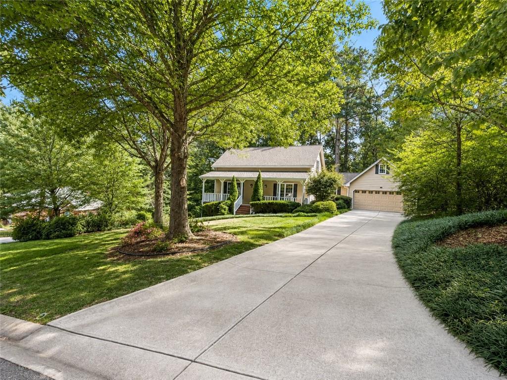 1052 Evelyn Lane