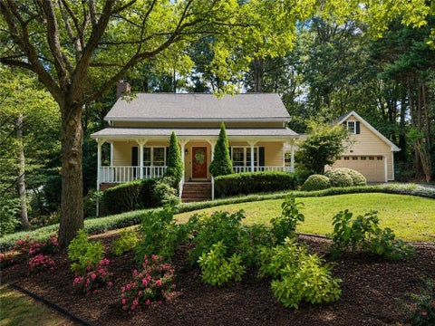 Homes For Sale - 1052 Evelyn Lane<br/> Lilburn, GA 30047