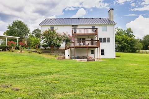 A home in Dacula