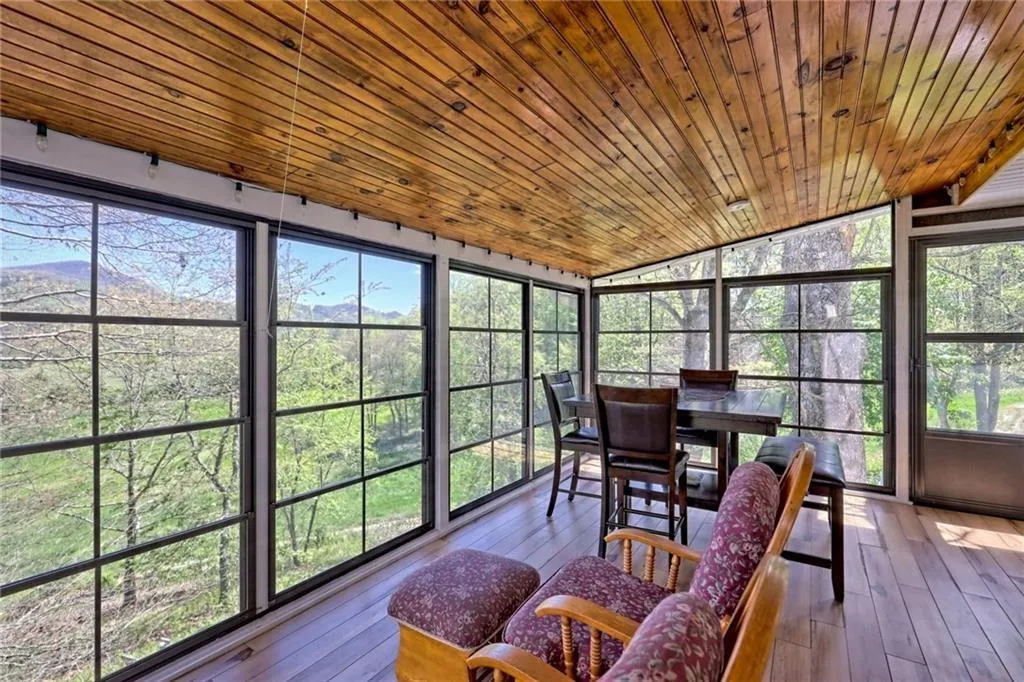 Dillard, Georgia 30537, United States, 5 Bedrooms Bedrooms, ,3 BathroomsBathrooms,Residential,Active,52610