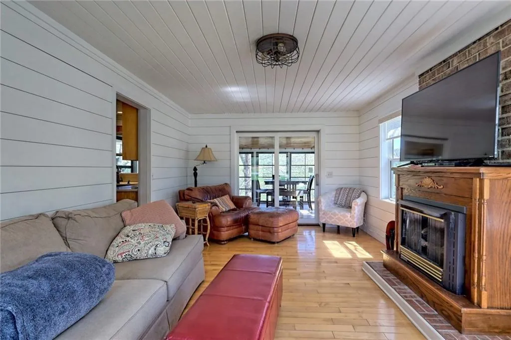 Dillard, Georgia 30537, United States, 5 Bedrooms Bedrooms, ,3 BathroomsBathrooms,Residential,Active,52610