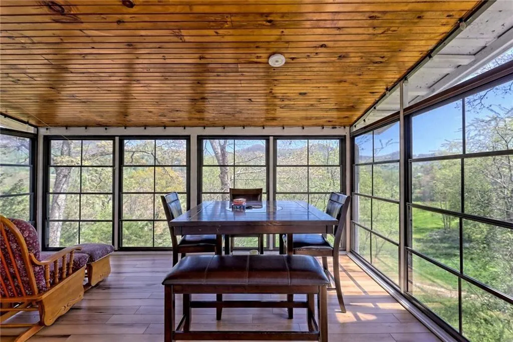 Dillard, Georgia 30537, United States, 5 Bedrooms Bedrooms, ,3 BathroomsBathrooms,Residential,Active,52610