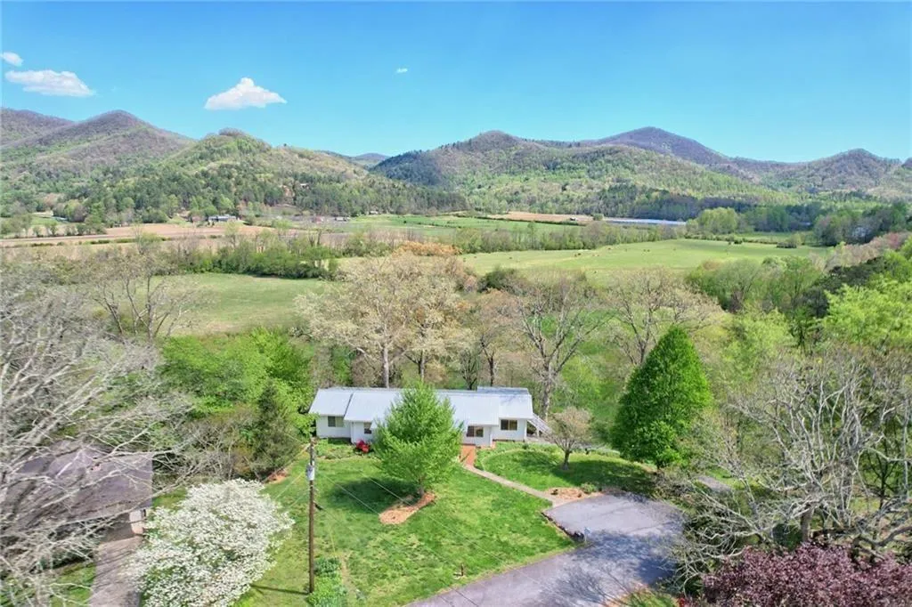 Dillard, Georgia 30537, United States, 5 Bedrooms Bedrooms, ,3 BathroomsBathrooms,Residential,Active,52610