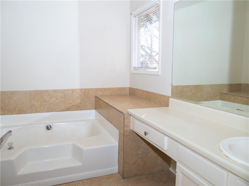 608 Woodknoll Court, Jonesboro, Georgia image 14