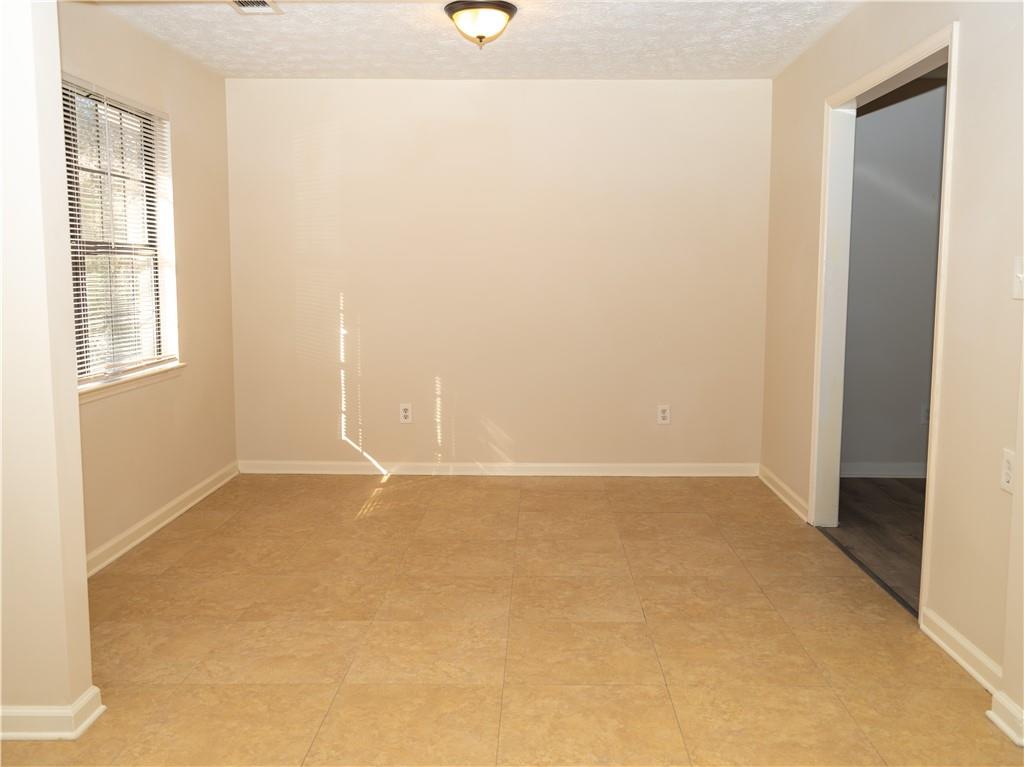 608 Woodknoll Court, Jonesboro, Georgia image 7