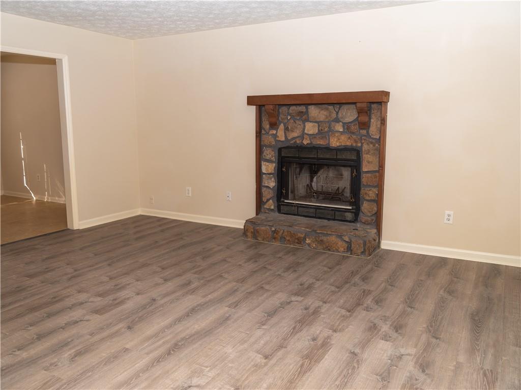 608 Woodknoll Court, Jonesboro, Georgia image 2