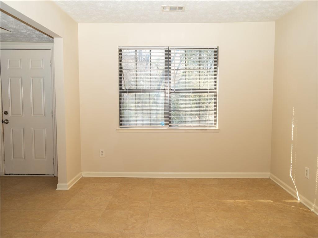 608 Woodknoll Court, Jonesboro, Georgia image 4