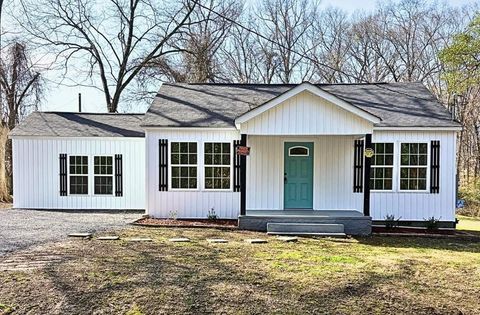 Homes For Sale - 1317 Coker Drive<br/> Whitfield County, Dalton, GA 30721