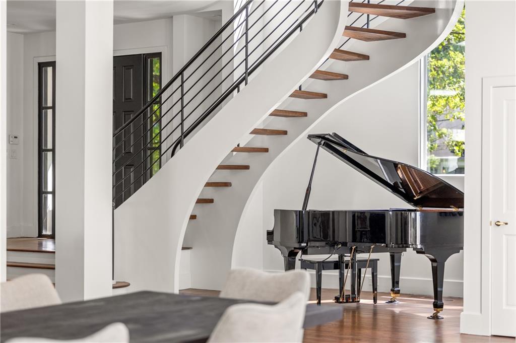 35 Robin Hood Road NE