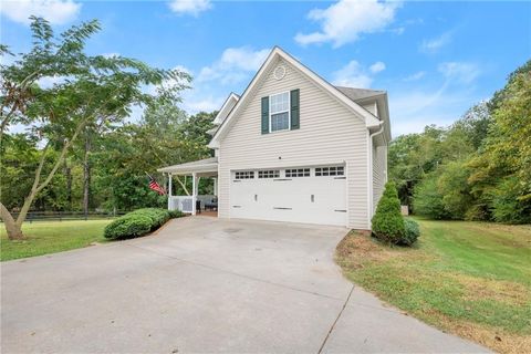 A home in Dawsonville