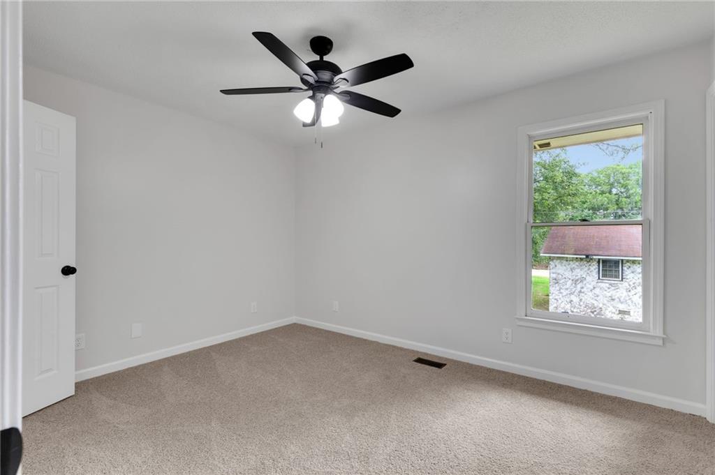 152 Glen Circle, Winder, Georgia image 10