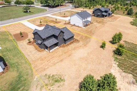 A home in Dacula