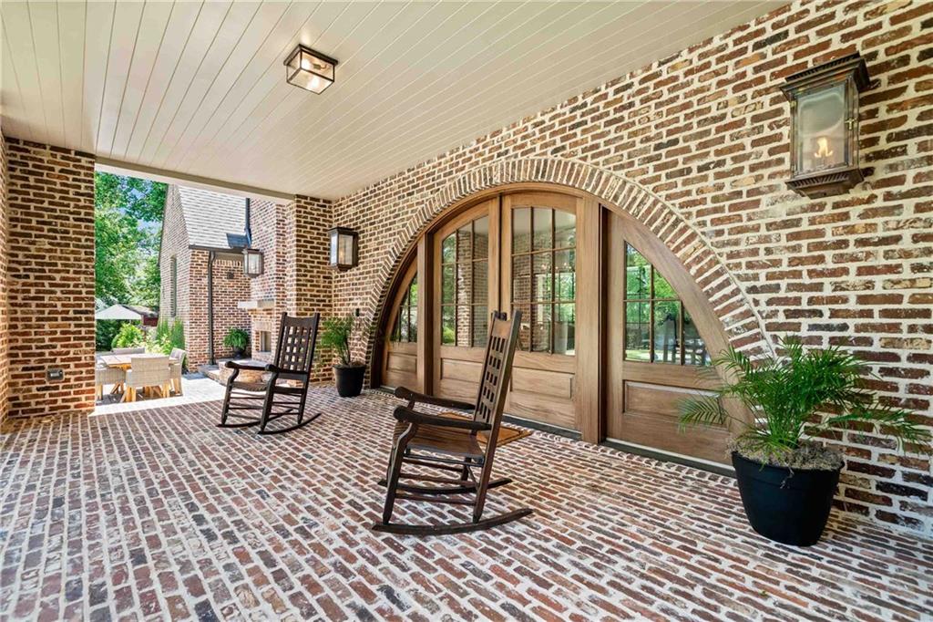3146 Frontenac Court NE