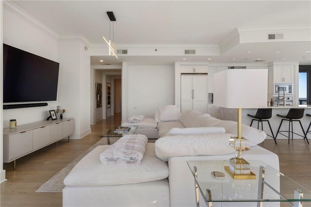 3630 Peachtree Road NE 2204