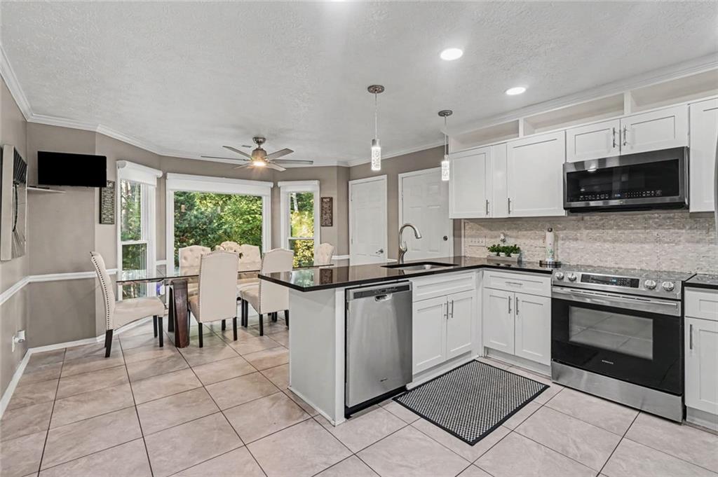5553 Reynard Trail