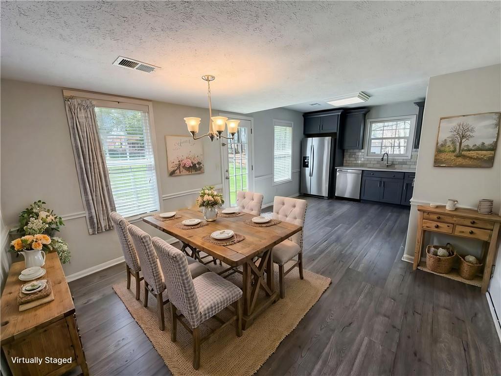 5596 Pinedale Circle