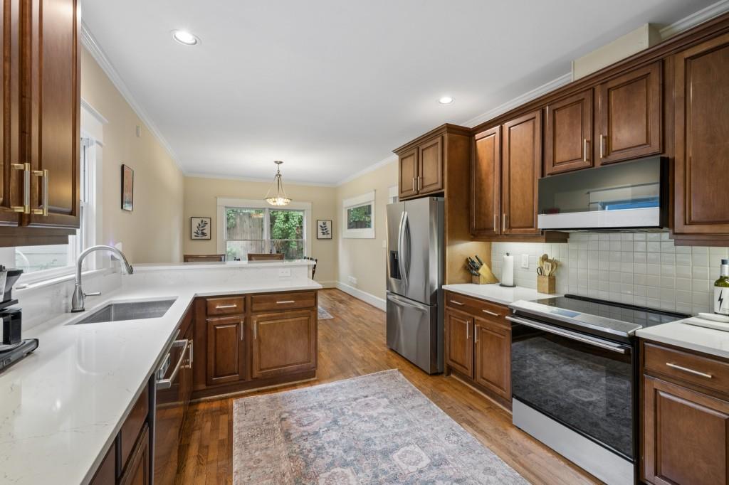 370 Oakland Park SE