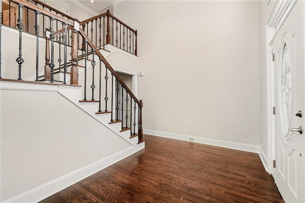 810 Deep Lake Drive NW