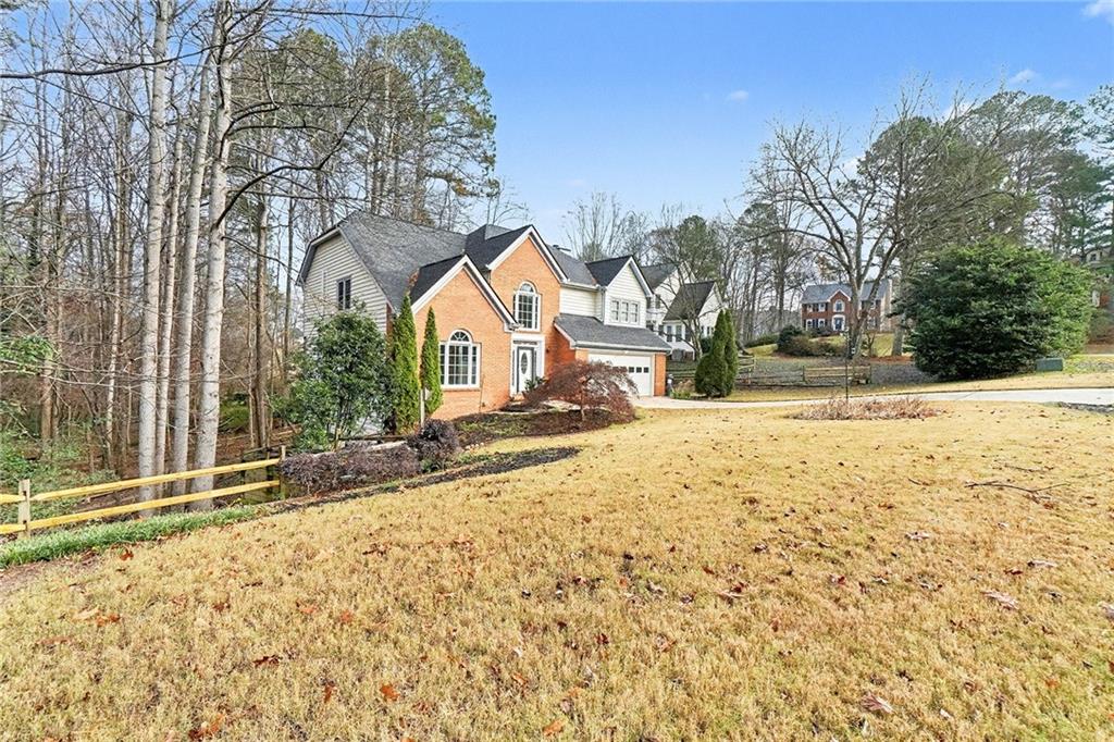 810 Deep Lake Drive NW