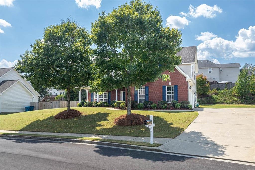 1098 Fountain Lakes Court