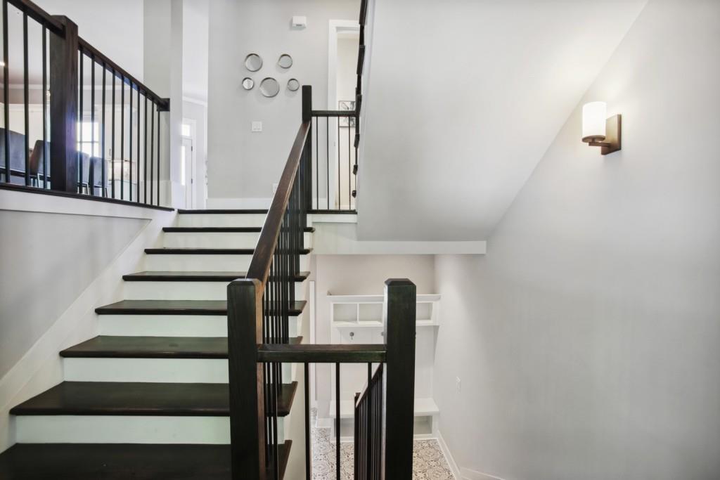 692 Drewry Street NE