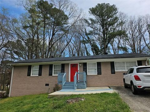 Homes For Sale - 2362 Holly Hill Court<br/> Marietta, GA 30060