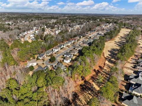 A home in Dacula