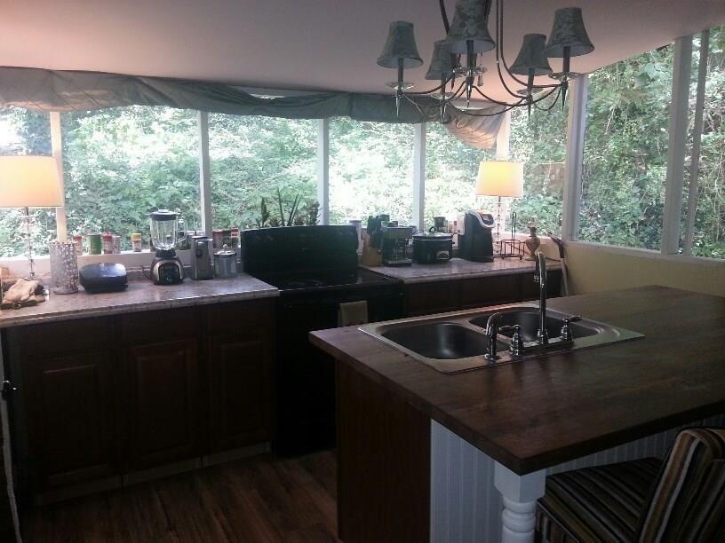 15 Roseway Circle NE