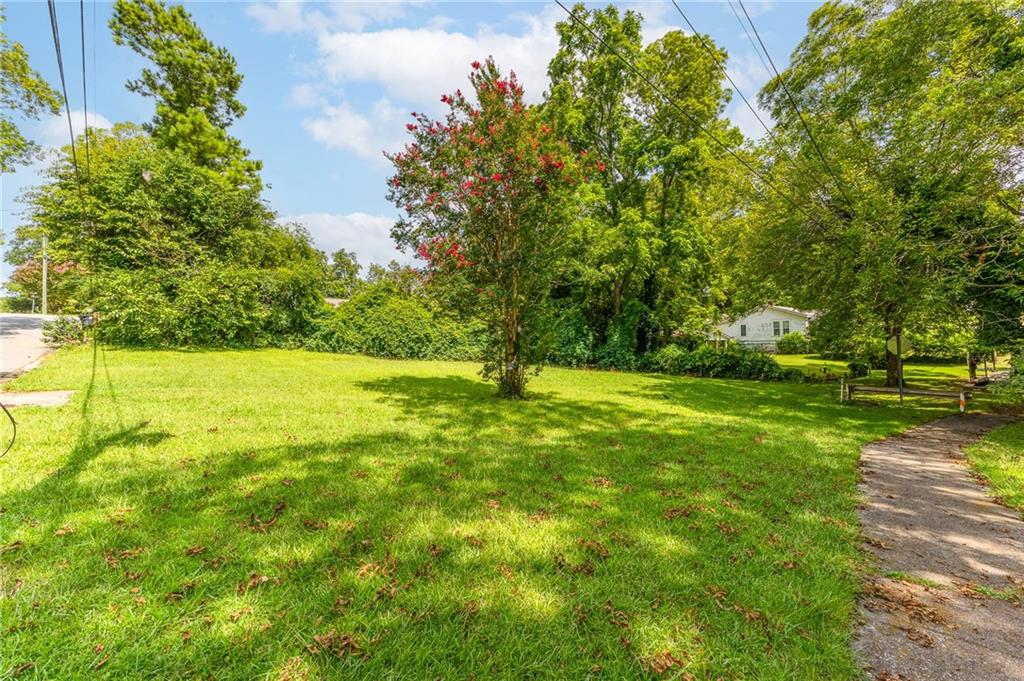 Residential lot for sale in the heart of Gainesville! Conveniently located near the downtown square, restaurants, shopping, and Northeast Georgia Medical Center. Zoned R-II, allowing for single-family homes including site-built, industrialized, or manufactured. No soil test or survey available; buyer to verify all information and complete due diligence.