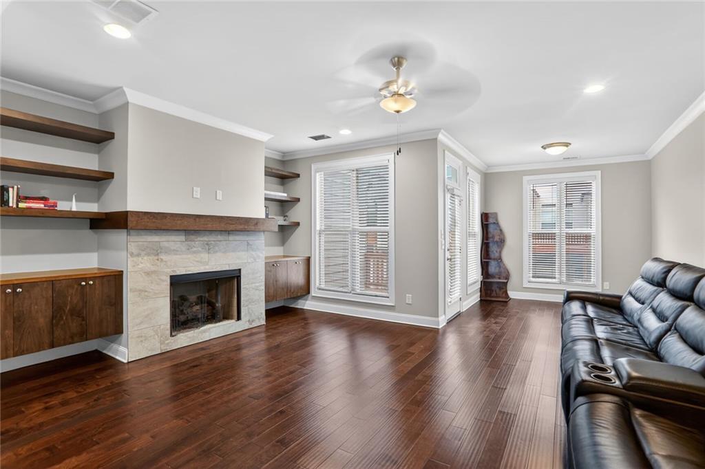 2177 Parkside Glen View