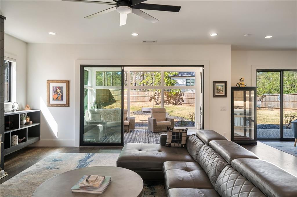 2842 Parkridge Drive, Brookhaven, Georgia image 7