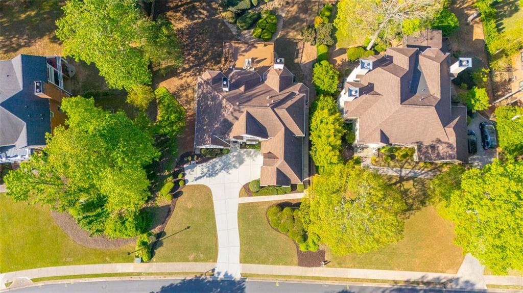 5685 COMMONS Lane