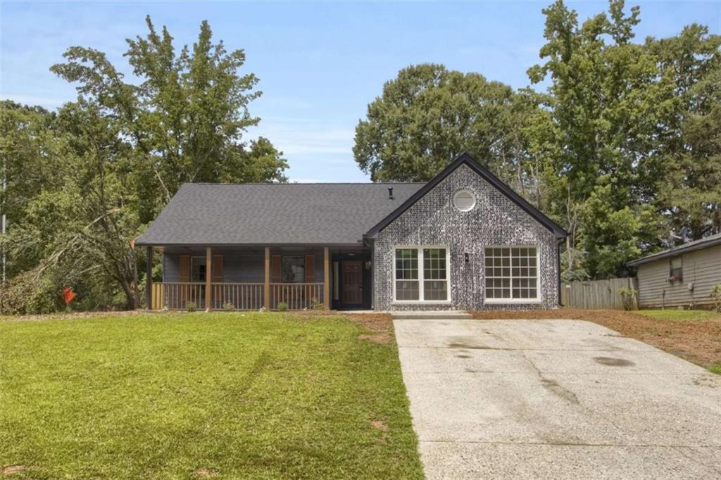SELLER TO GIVE BUYER FUNDS TOWARDS CLOSING!!!
The newly renovated ranch has new stylish light fixtures, new LVP flooring throughout, new paint, new quartz countertops, waterfall in the kitchen, cooktop stove, fenced in yard, new HVAC, new roof, and so much more. Close to shopping, bus stop, schools, and about 30 minutes from the Atlanta Airport.