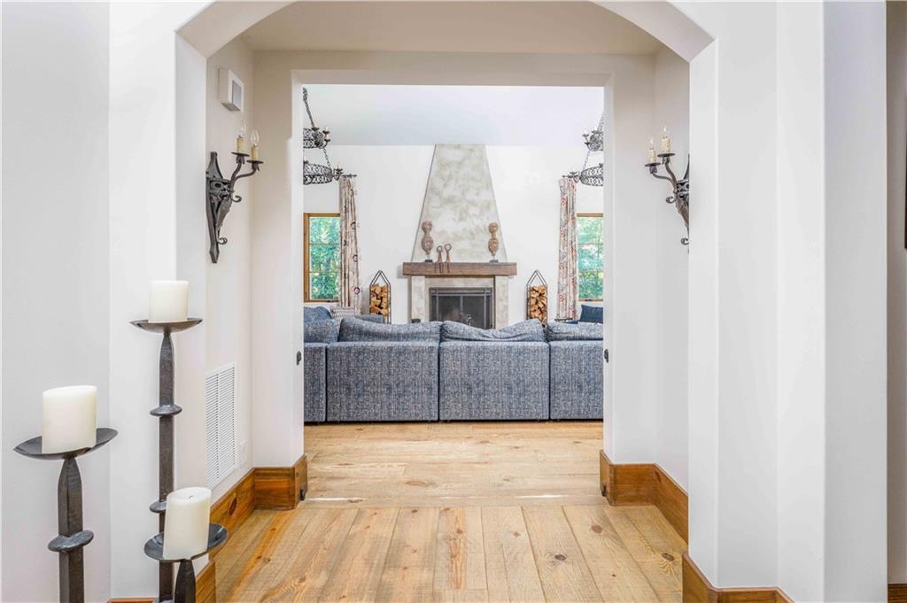 3118 W Roxboro Road NE