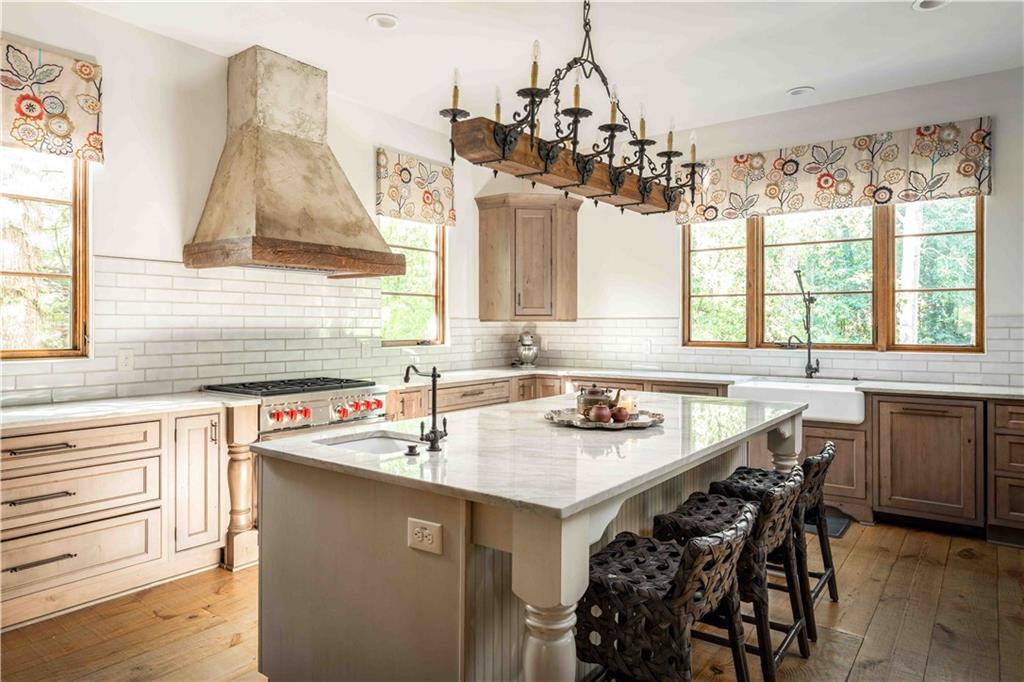 3118 W Roxboro Road NE