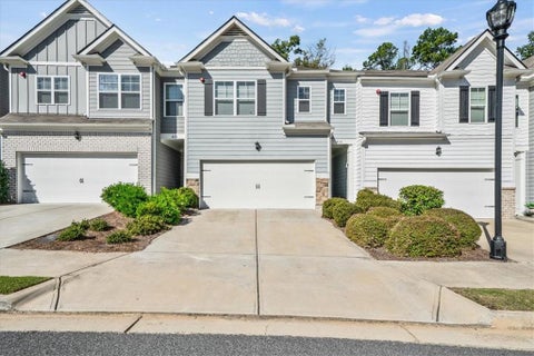 Townhouse For Sale - 815 Upper Dove Court<br/> Woodstock, GA 30188