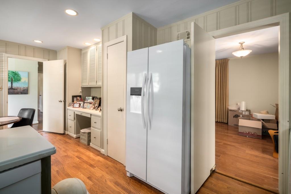 2559 Defoors Ferry Road, Atlanta, Georgia image 6