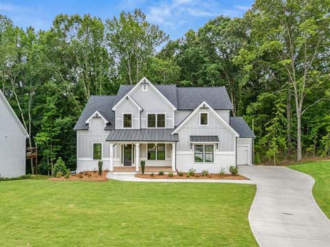 Homes For Sale - 9110 Greenway Court<br/> Gainesville, GA 30506