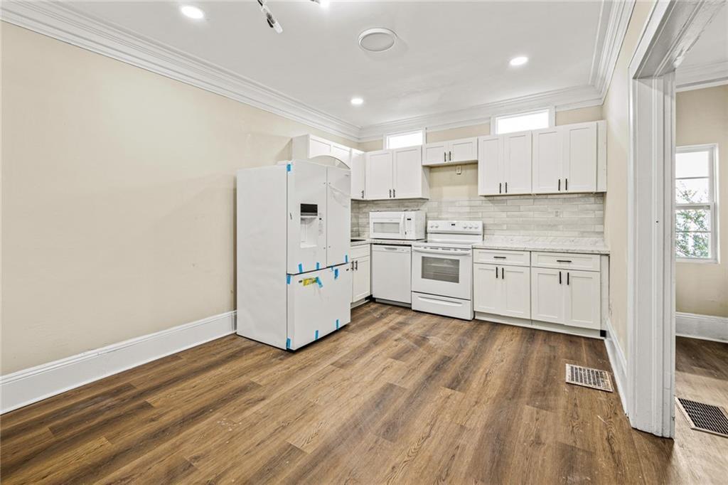 684 S Elizabeth Place NW