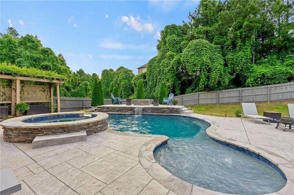 108 Fountain Oak