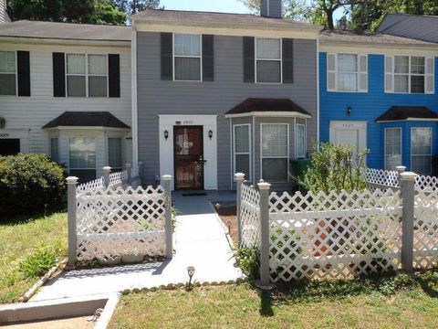 Townhouse For Sale - 5607 Stonington Trace Parkway<br/> Dekalb County, Stone Mountain, GA 30087
