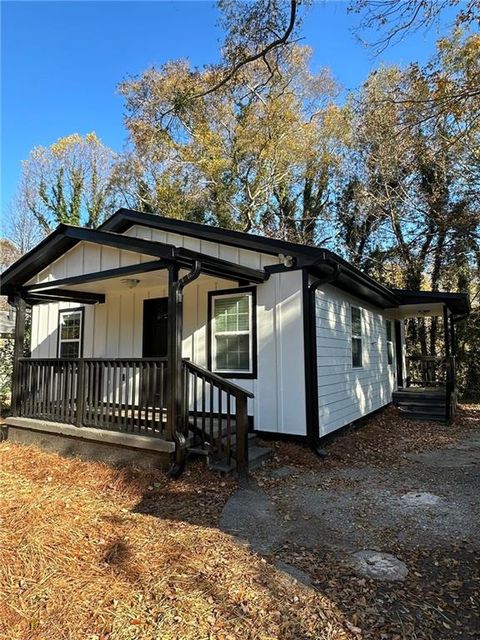 A home in Toccoa