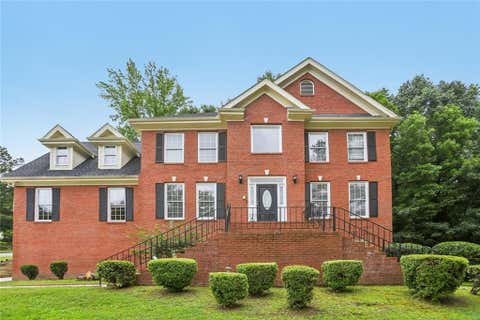 Homes For Sale - 1811 Lake Cove Drive<br/> Atlanta, GA 30331