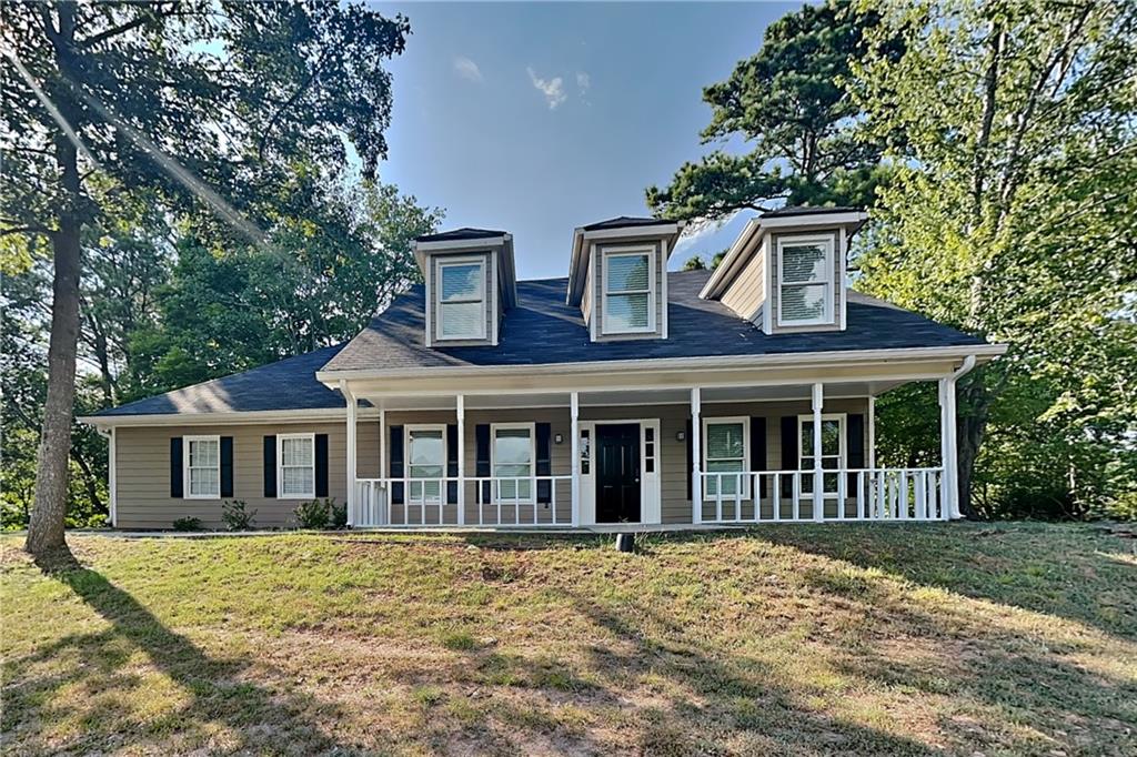 Charming 3 bed, 2 bath, 1,711 sq ft home in Marietta! Open kitchen concept with updated counters and a spacious living room. Primary suite with attached bathroom. Spacious backyard, great for gatherings! Pets accepted on a case by case basis. Additional admin fees apply. The Fireplace is decorative. Schedule your showing today! This home is as-is.
This home may be located within a Homeowners Association (HOA) community. If so, residents will be responsible for adhering to all HOA rules and regulations. Please contact your agent or landlord's agent for more information.
DISCLAIMER: Cobb County has certain restrictions on the number and relationship of occupants living in single family homes. All prospective tenants represent that they have reviewed, understand and shall comply with such restrictions.