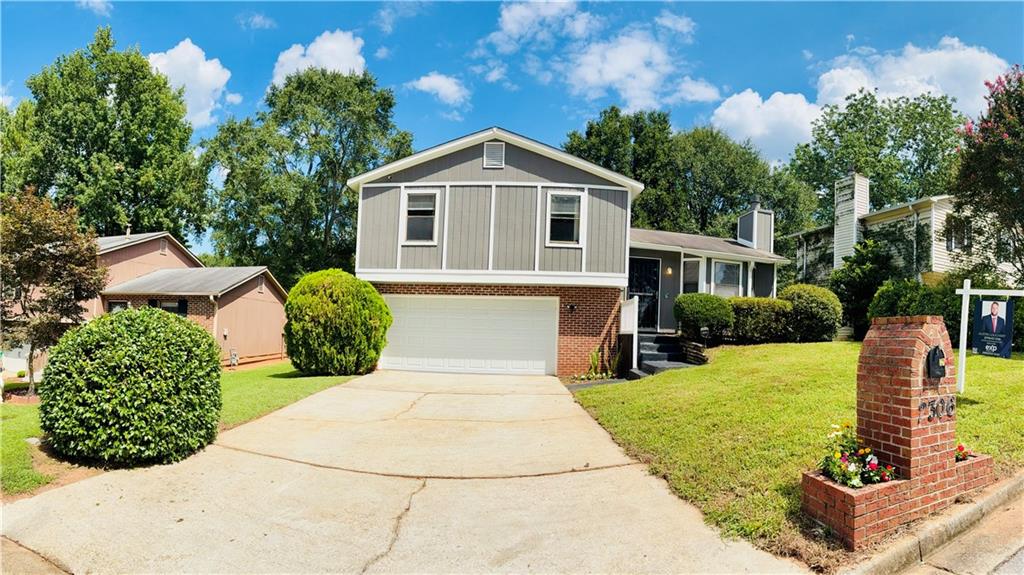 2306 Ramblewood Circle
