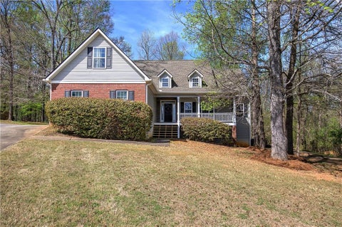 Homes For Sale - 10 Carriage Lane<br/> Cartersville, GA 30120