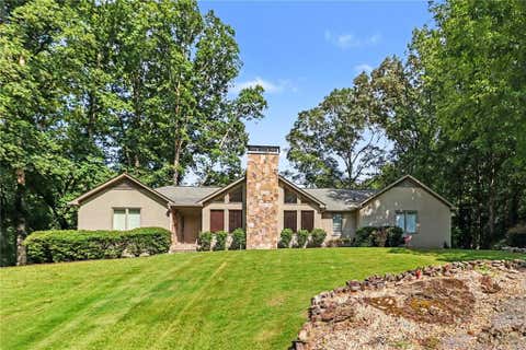 Homes For Sale - 4098 Happy Valley Circle<br/> Newnan, GA 30263
