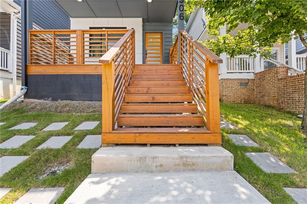 906 McDaniel Street